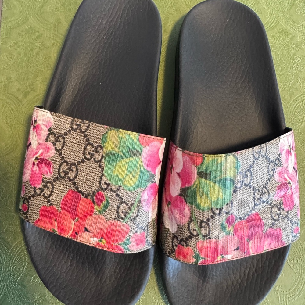 Gucci Black and Pink Floral Slippers